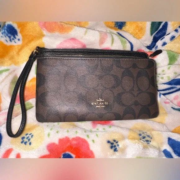 Coach Wristlet - Picture 2 of 4